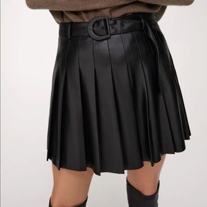 ZARA BLACK LEATHER PLEATED BELTED MINI SKIRT
